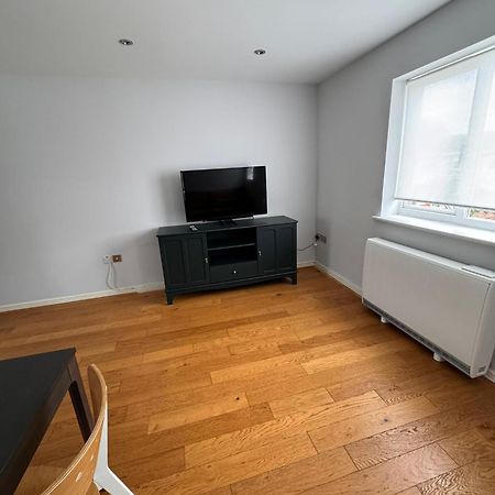 2-Bedroom Flat Walking Distance To Excel London - Perfect Location! 외부 사진