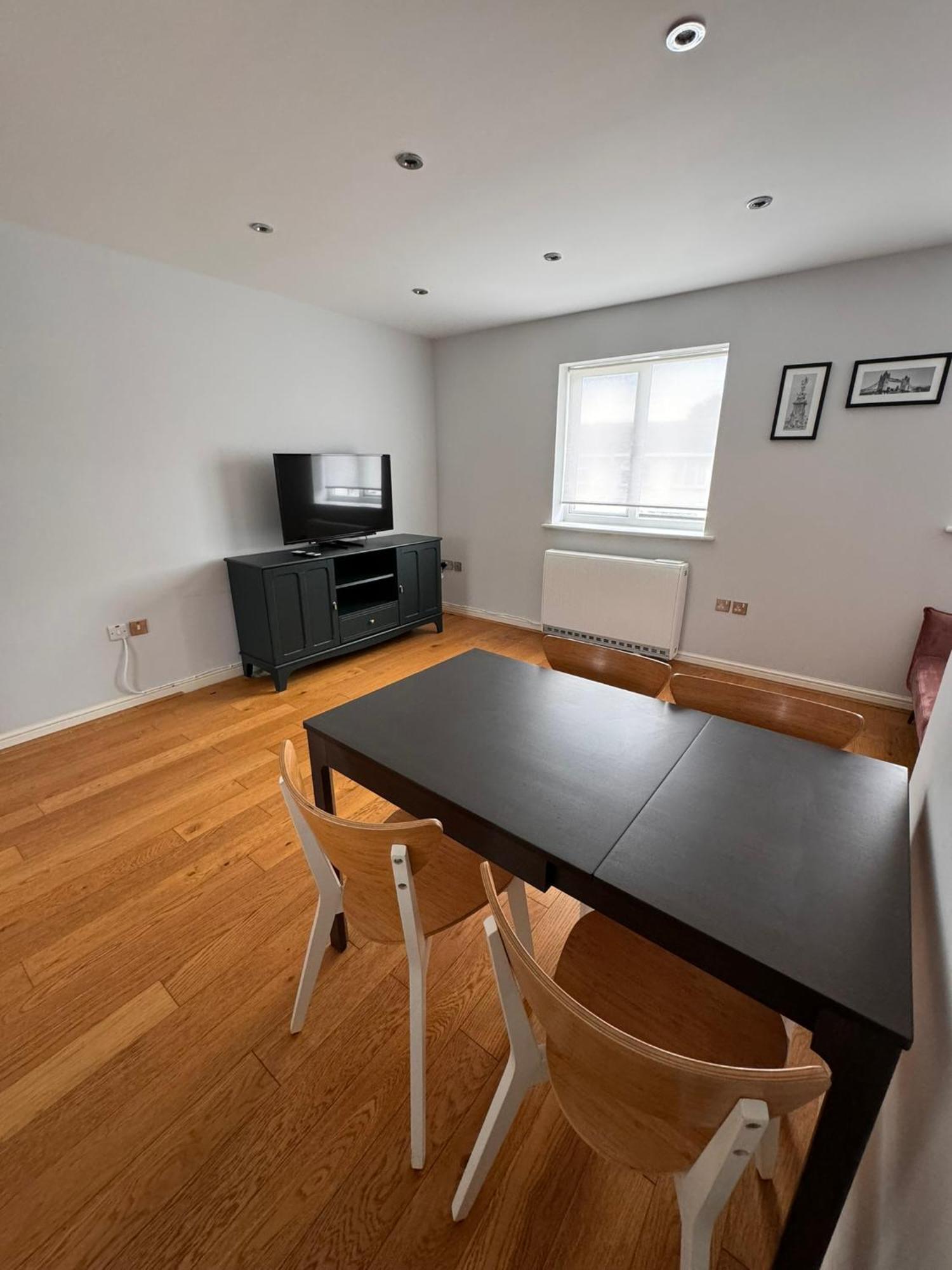 2-Bedroom Flat Walking Distance To Excel London - Perfect Location! 외부 사진