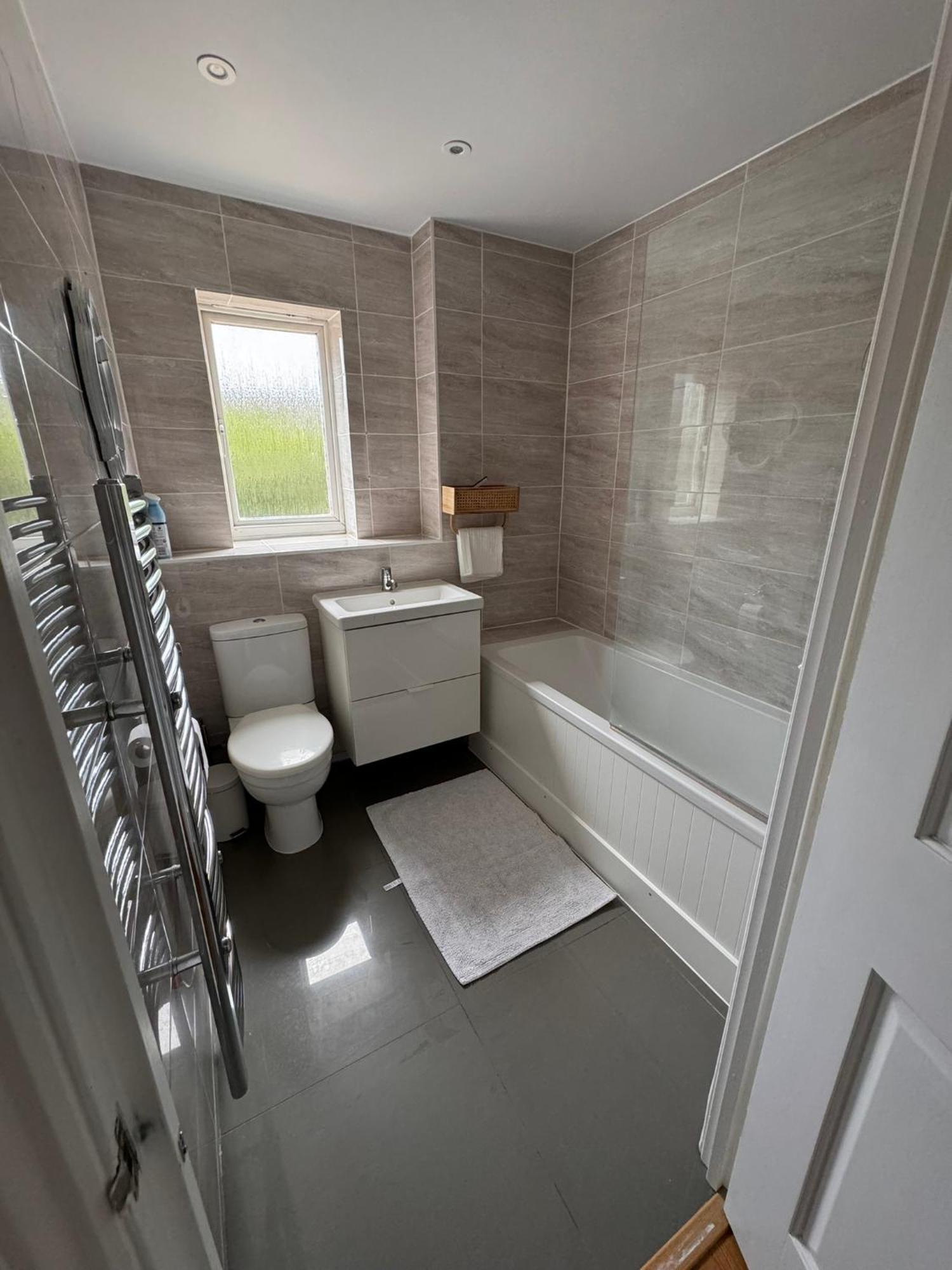 2-Bedroom Flat Walking Distance To Excel London - Perfect Location! 외부 사진